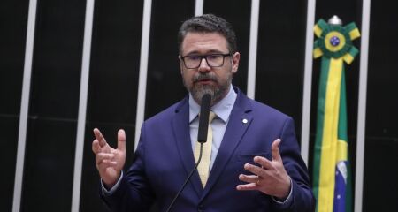 Documento acusa o ministro de desvio de finalidade e cita inquérito das fake news; parlamentar já havia solicitado outras investigações sobre o magistrado