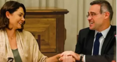 Ex-primeira-dama exaltou a trajet&oacute;ria do ministro e o chamou de "irm&atilde;o em Cristo". Mendon&ccedil;a e Moraes trocaram acusa&ccedil;&otilde;es na &uacute;ltima semana