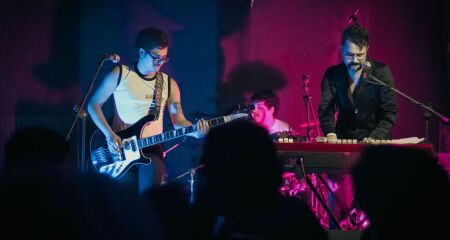 O show marca o reencontro da banda com a participa&ccedil;&atilde;o de Os Alquimistas