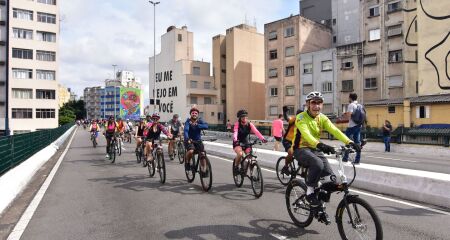 Pesquisa mostra que pequenos períodos de caminhada ou pedalada podem contribuir para a saúde, especialmente entre pessoas que passam muito tempo sentadas