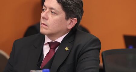 Oshiro concorre ao Senado pelo Novo