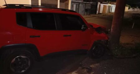 Acidente de tr&acirc;nsito foi registrado na madrugada deste domingo