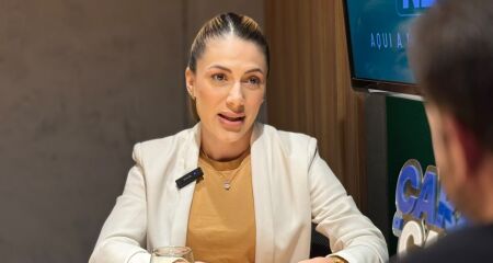 Tayene Noara destaca que a ansiedade do dia a dia e o uso incorreto de ferramentas digitais est&atilde;o criando um abismo nas rela&ccedil;&otilde;es pessoais