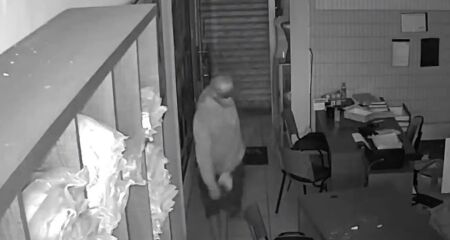 Os criminosos, geralmente moradores de rua, aproveitam a madrugada para invadir os estabelecimentos