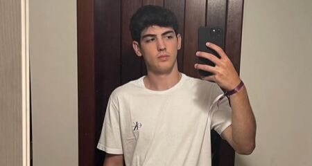 Amigos e familiares se despediram do jovem ap&oacute;s Arthur n&atilde;o resistir aos ferimentos e morrer nesta segunda-feira 