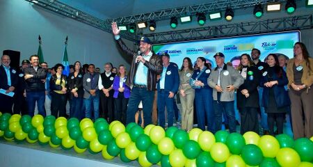 O ato de assinatura também contou com a presença do governador e candidato à reeleição Eduardo Riedel (PL), do candidato ao Senado Reinaldo Azambuja (PL)