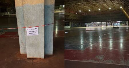 Avisos foram colados nos pilares do espaço