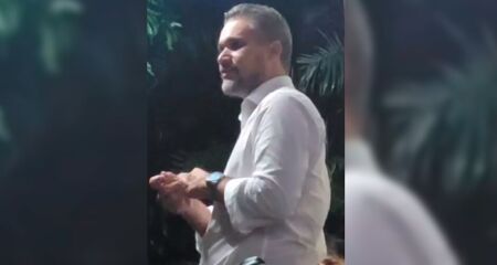 O vereador da base da prefeita deu a entender aos eleitores que a prefeitura estaria 'passando a m&atilde;o no dinheiro do povo'