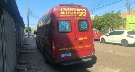 A vítima foi socorrida pelo Corpo de Bombeiros e levada para UPA Tiradentes