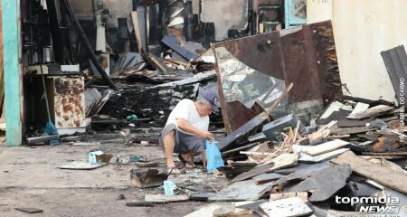 Moradores temeram que chamas atingissem im&oacute;veis e galp&otilde;es pr&oacute;ximos
