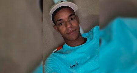 Na motocicleta também estava uma jovem que ficou ferida