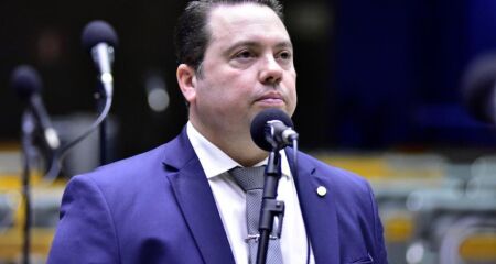Deputado federal de MS afirma que medida busca impedir que detentos mantenham aparelhos clandestinos carregados dentro dos presídios