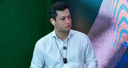 Candidato do DC ao governo estadual detalhou propostas de gestão, investimentos em infraestrutura e redução de tarifas durante sabatina