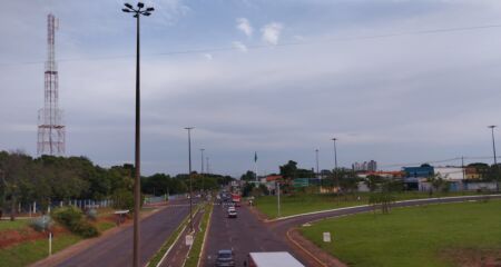Mudan&ccedil;a no tempo deve reduzir temperaturas, aumentar nebulosidade e provocar temporais com ventos de at&eacute; 60 km/h