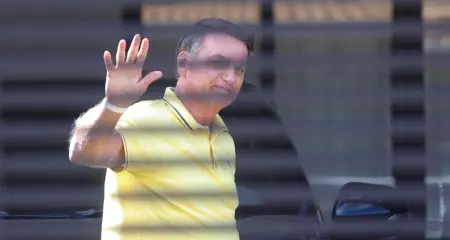 Boletim informa que o ex-presidente permanece clinicamente estável, mas precisa manter cuidados para prevenir quedas e refluxo
