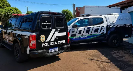 Vítima foi socorrida pelo Samu e transferida para Campo Grande devido à gravidade do ferimento; faca e roupas do investigado foram apreendidas