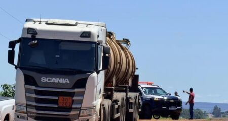 Motorista foi rendido por criminosos armados e mantido refém durante o assalto; veículo foi localizado entre Bataguassu e Anaurilândia