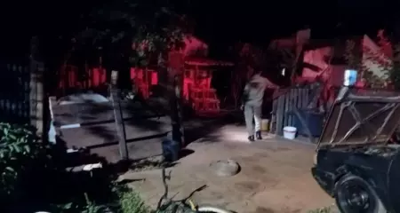 Moradora lamentou a destrui&ccedil;&atilde;o provocada pelo inc&ecirc;ndio que deixou tr&ecirc;s pessoas da mesma fam&iacute;lia feridas