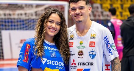Stefanni Cristiane Prieto Santos junto do namorado Felipe Sposito