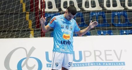 Felipe Sposito respira sem ajuda de aparelhos e apresenta sinais de recuperação após cirurgia