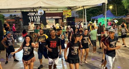 Evento gratuito comemora um ano de atividades da associação com DJs, música, iluminação e praça de alimentação