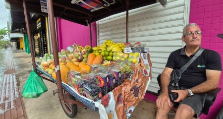 Lá se vão quase 40 anos: Adailton trabalha com vendas de frutas desde os 18