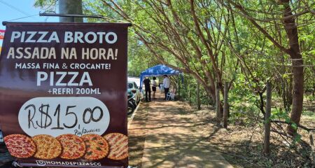 Pizzaria estaciona cedinho em diferentes pontos da Capital com 5 op&ccedil;&otilde;es assadas na hora e com refrigerante