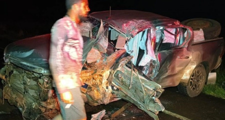 Colisão envolveu três veículos perto do trevo de Laguna Carapã; motorista da caminhonete ficou ferido e foi levado ao Hospital da Vida, em Dourados