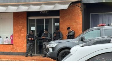 Casa de secretário e loja da esposa sofrem devassa