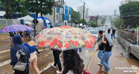 Aviso de perigo é válido durante toda esta quinta-feira e prevê chuva de até 100 milímetros por dia