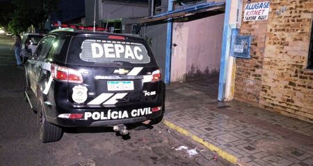 Vítima foi atingida na face e na boca pelos golpes da companheira