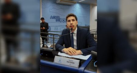 Pedido foi feito em meio &agrave; plen&aacute;rio cheio