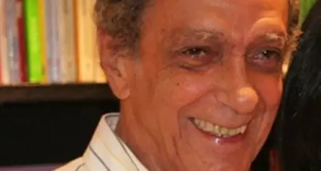 O artista, que interpretou o motorista da personagem de Marieta Severo, atuou no teatro em Sinh&aacute; Mo&ccedil;a, Lampi&atilde;o e O Auto da Compadecida