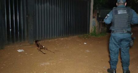 Dois suspeitos chegaram de moto e teriam feito uma chamada de v&iacute;deo durante o crime