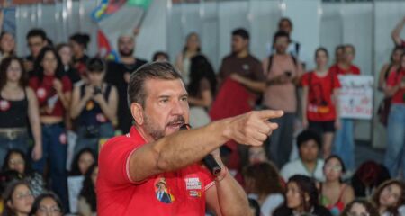 Petista acusa Flávio Bolsonaro