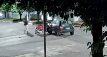 Motociclista foi atingida e precisou de socorro m&eacute;dico