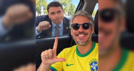Tiago debocha de 'subura' de Fl&aacute;vio