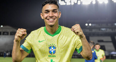 Jogador do Athletico-PR foi convocado pela primeira vez e começa entre os titulares no amistoso deste sábado