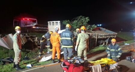 Israel de Souza Ara&uacute;jo faleceu ainda no local do capotamento; motorista foi socorrido com ferimentos pelo corpo