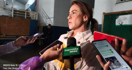 Senadora afirmou que percebe "algo muito estranho no ar" nesta elei&ccedil;&atilde;o e disse que pol&iacute;ticos brasileiros estimulam press&atilde;o externa sobre o Pa&iacute;s