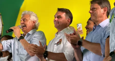 Com presença de Flávio Bolsonaro e Tarcísio de Freitas, anúncio foi feito no comitê do governador de Goiás, Daniel Vilela (MDB)