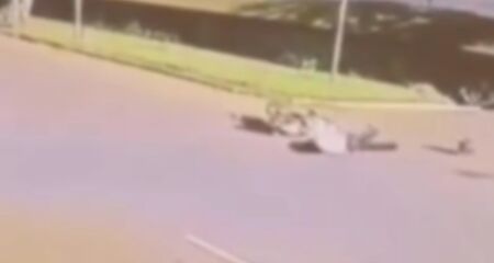 Vítima foi encontrada inconsciente após grave acidente de moto