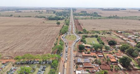 Cerca de 20 mil fi&eacute;is devem caminhar por trecho de 8 km da rodovia na segunda-feira (12); opera&ccedil;&atilde;o ter&aacute; sinaliza&ccedil;&atilde;o especial e equipes de apoio