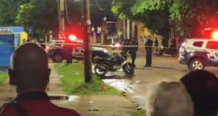 Eles precisaram efetuar disparos de bala de borracha e spray de pimenta para conter a confusão