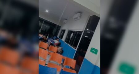 Chovendo dentro da UPA Leblon