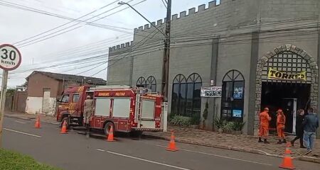 Incêndio foi registrado no começo da manhã desta sexta-feira