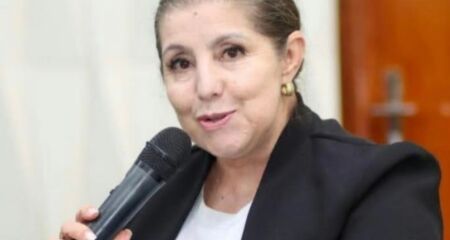 Almira Conelhero Alves Souza sofreu lesões nos dois olhos ao usar produto para pintura de cabelo e segue sob avaliação oftalmológica