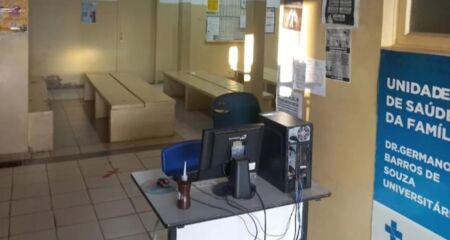 Relato encaminhado &agrave; Secretaria de Sa&uacute;de questiona atua&ccedil;&atilde;o de pessoa sem identifica&ccedil;&atilde;o na realiza&ccedil;&atilde;o de procedimentos e aponta poss&iacute;vel falta de provid&ecirc;ncias da gest&atilde;o
