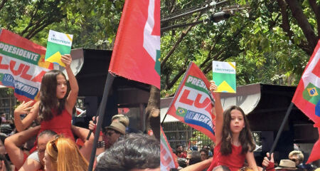Cena foi registrada durante o ato na Avenida Afonso Pena com a Rua 14 de Julho, na véspera do segundo turno das eleições presidenciais