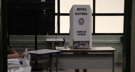 Balanço do TRE-MS aponta problemas técnicos em equipamentos de votação; Sejusp registrou cinco flagrantes, incluindo boca de urna e violação do sigilo do voto